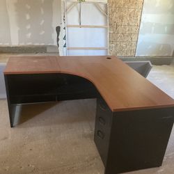 Desk 5x5.  Good Condition