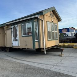 2017 Park Model 13/35 1 Bedroom 1 Bath Ready To Go