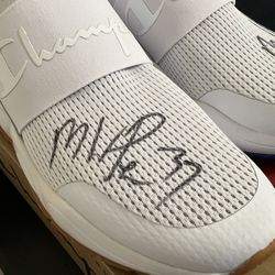 “Metta World Peace” Autographed Champion Size 9  “Rally Pro”