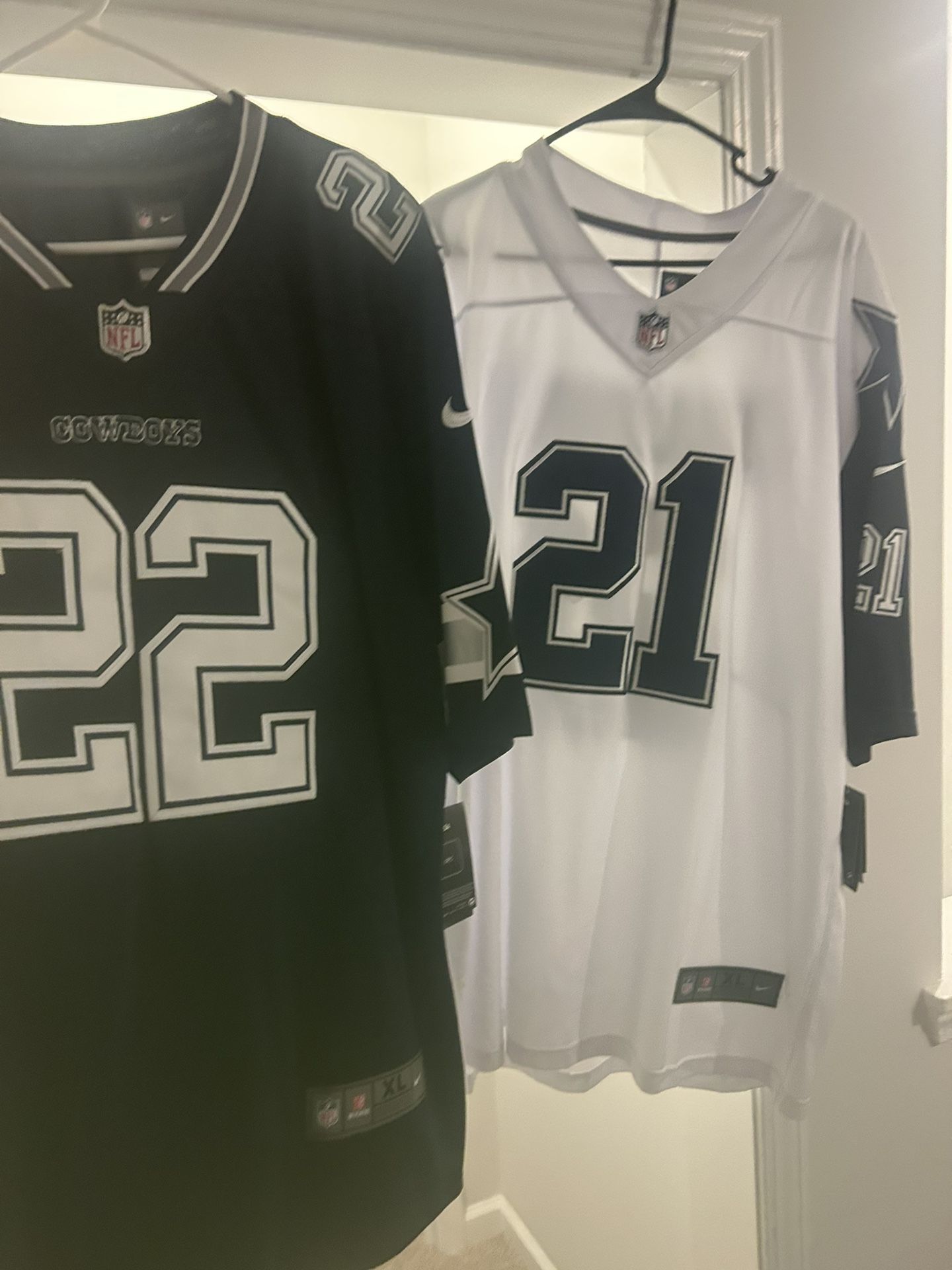 Men’s Brand Sneakers All Official Plus 2 Dallas Cowboys Jerseys