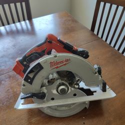 Milwaukee Circular Saw 