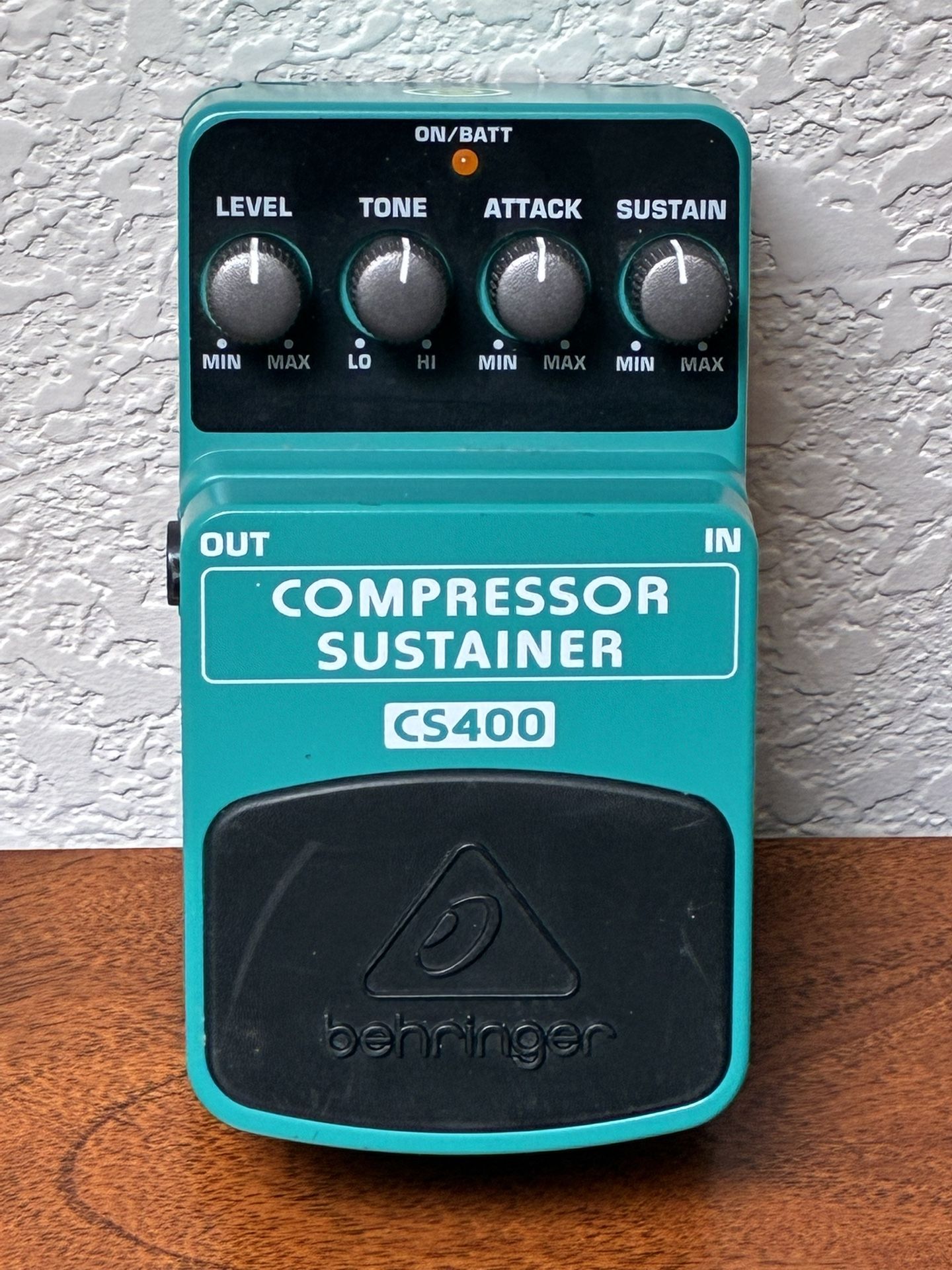 Behringer CS400 Compressor/Sustainer