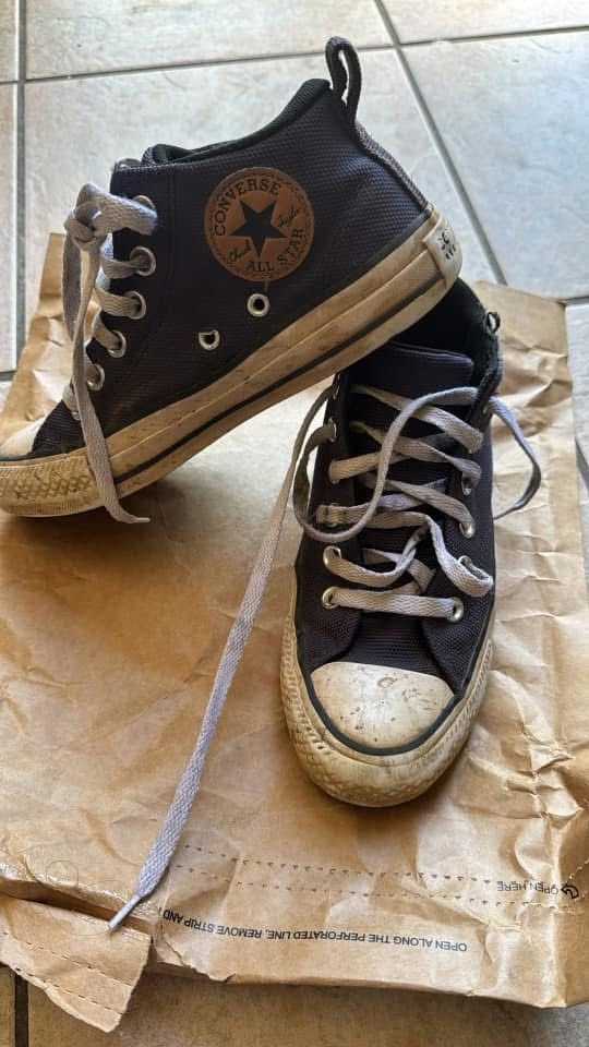 Converse Size 4