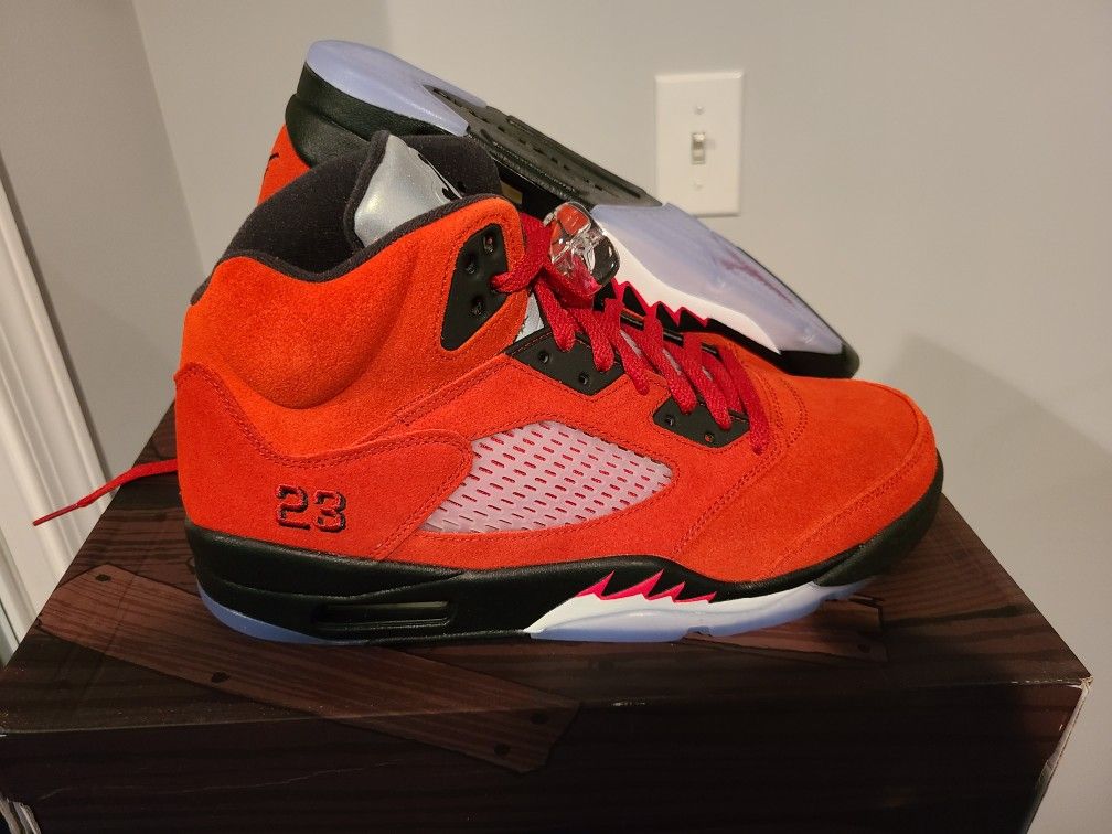 $210 Raging Bulls Sz 10.5