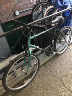 Mountain Track Trek 820