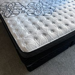 King Size Mattress Pillow Top 12"     New Mattress.    