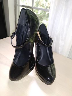 Black Beautiful High Heels Like New in Size 6.5