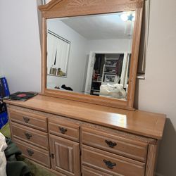Bedroom Set – Dresser, Mirror & 2 Nightstands – Great Condition