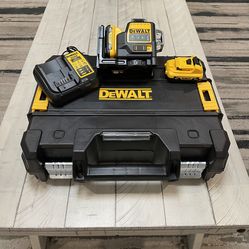 DEWALT 12V MAX Laser Level, Green Line Laser, 3-Way, 360 Degree Professional Laser,Cordless/Recharge