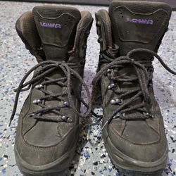 Lowa Hiking Boots Size 9.5