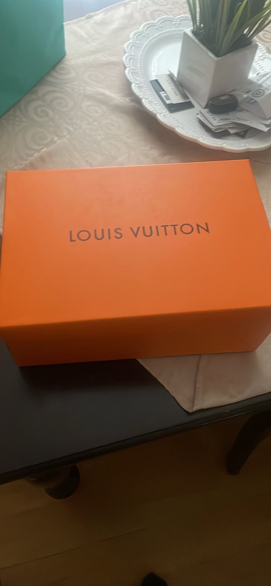 lv skates size 10
