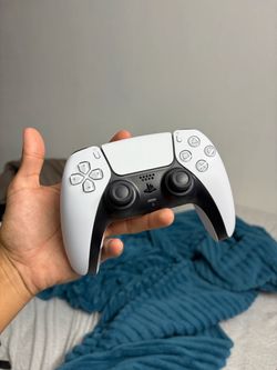 White Ps5 Controller
