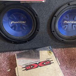 2 Pioneer 12’s With Amp!!!