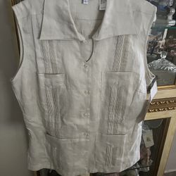 New -100  Percent Linen Lady’s  Guayabera Size l. 