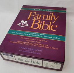Family Bible - Hartdegen, Stephen J.; Christian P. Ceroke et al - Hardcover ...
