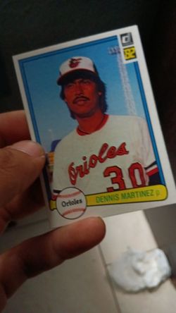 Lots of 1982 donruss baseball cards & Comic Books