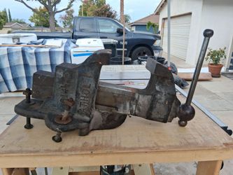 Vintage Athol 614 1/2 Stationary Bench Vise is a heavy-duty