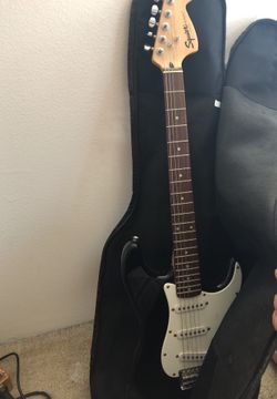 Beginner Squier Fender Guitar w/case