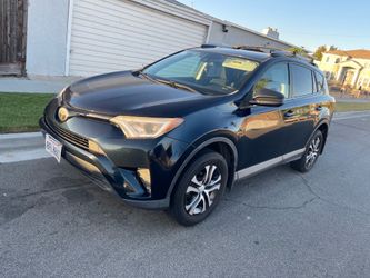 2018 Toyota RAV 4 LE  Auto 171,xxx RAV4 SUV Back up camera  SKOG D