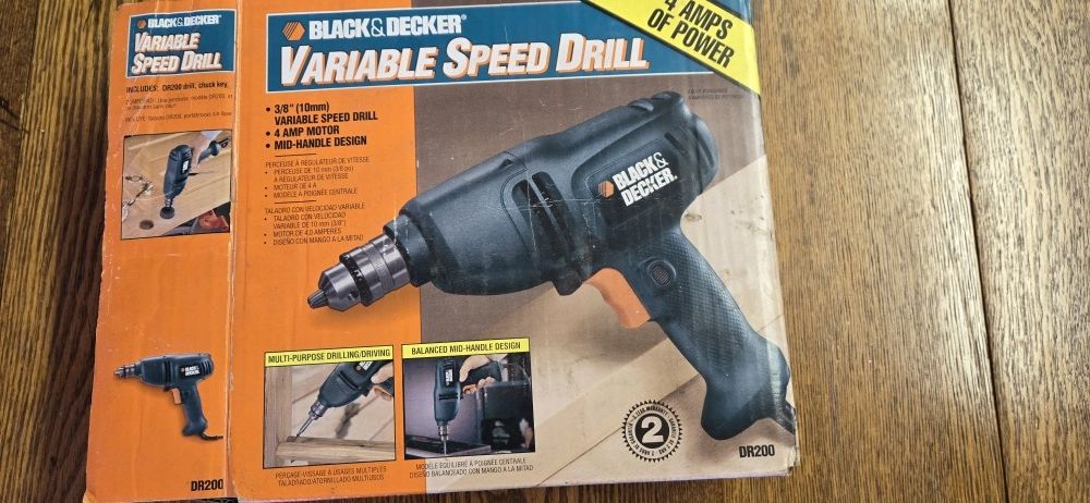 Black & Decker Variable Speed Drill With Bits