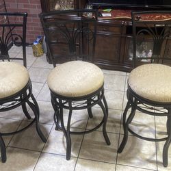 Set of 3 Elegant Metal Swivel Bar Stools – used but great Condition