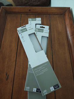 Under cabinet light