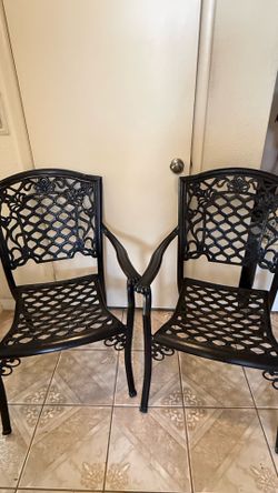 2 metal yard chairs with pillows