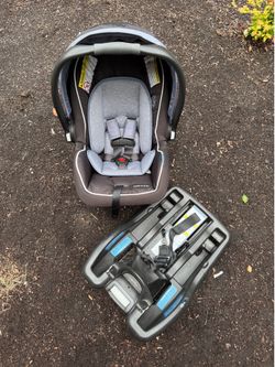 Graco SnugRide SnugFit 35 Lite DLX infant car seat with base