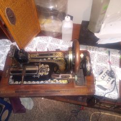 1910 Frister Rossman Sewing Machine