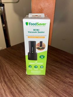 BRAND NEW FoodSaver Hand-Held Vacuum Sealer w/charging base and bags