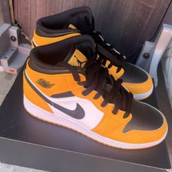 Jordan 1s Size 7Y
