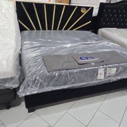 (NEW IN BOX) Black With Gold King Size Platform Bed Frame 