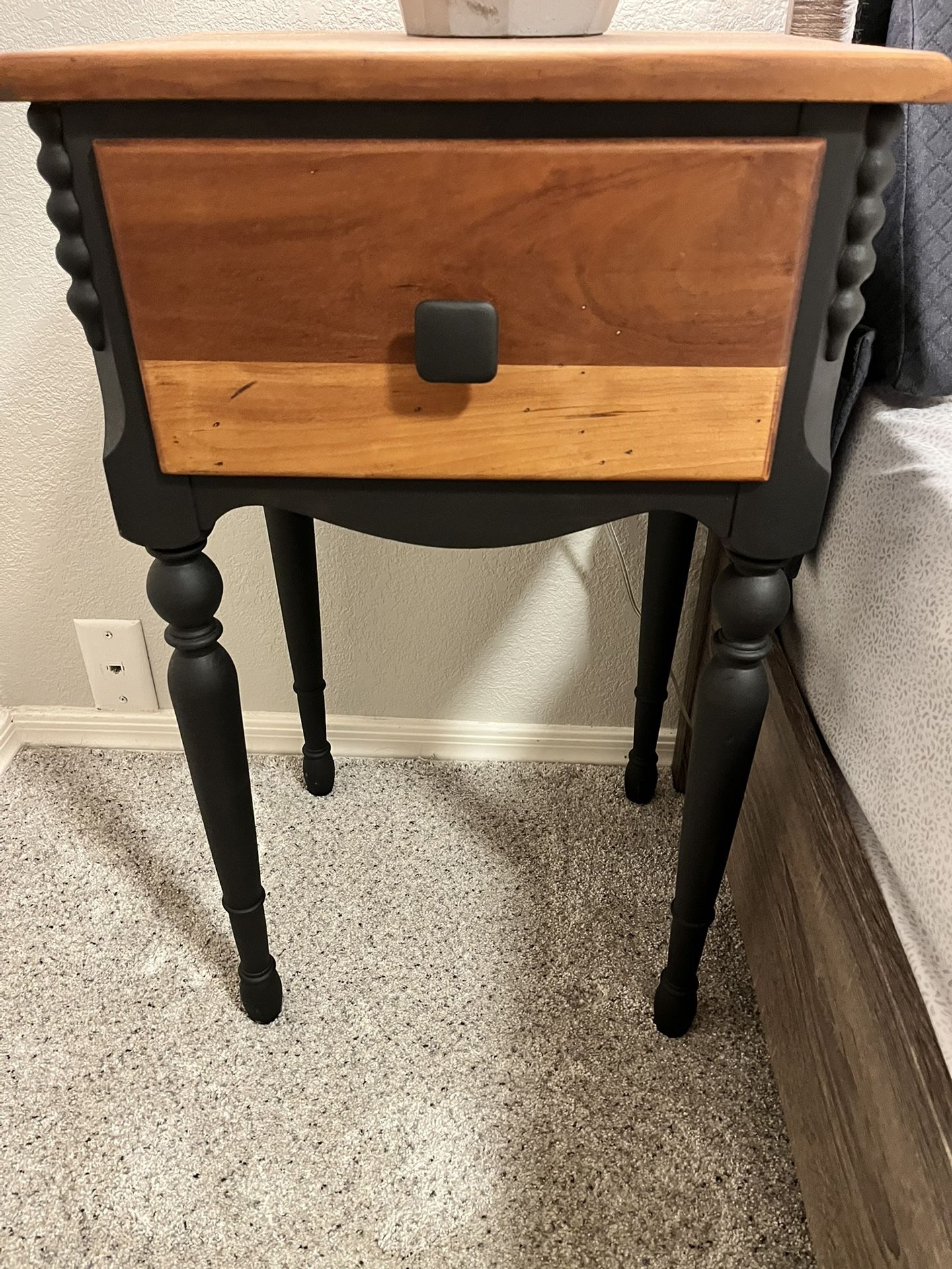 TABLE (END): Solid Wood (2-tone).