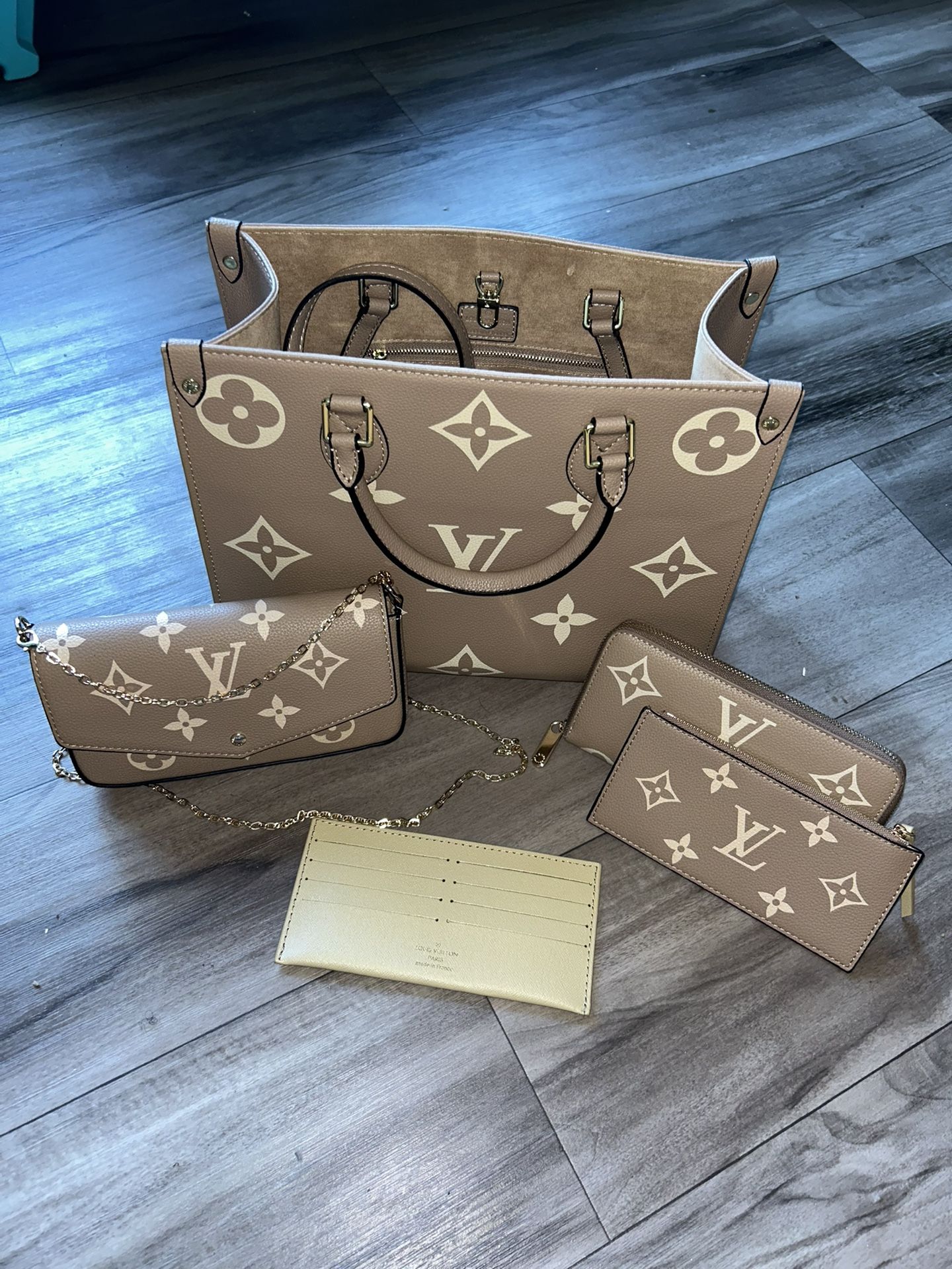 LV OnTheGo MM Set