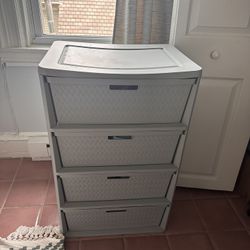 Plastic 3 Drawer Dresser 