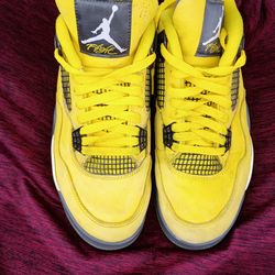 NIKE AIR JORDAN 4'S LIGHTNING