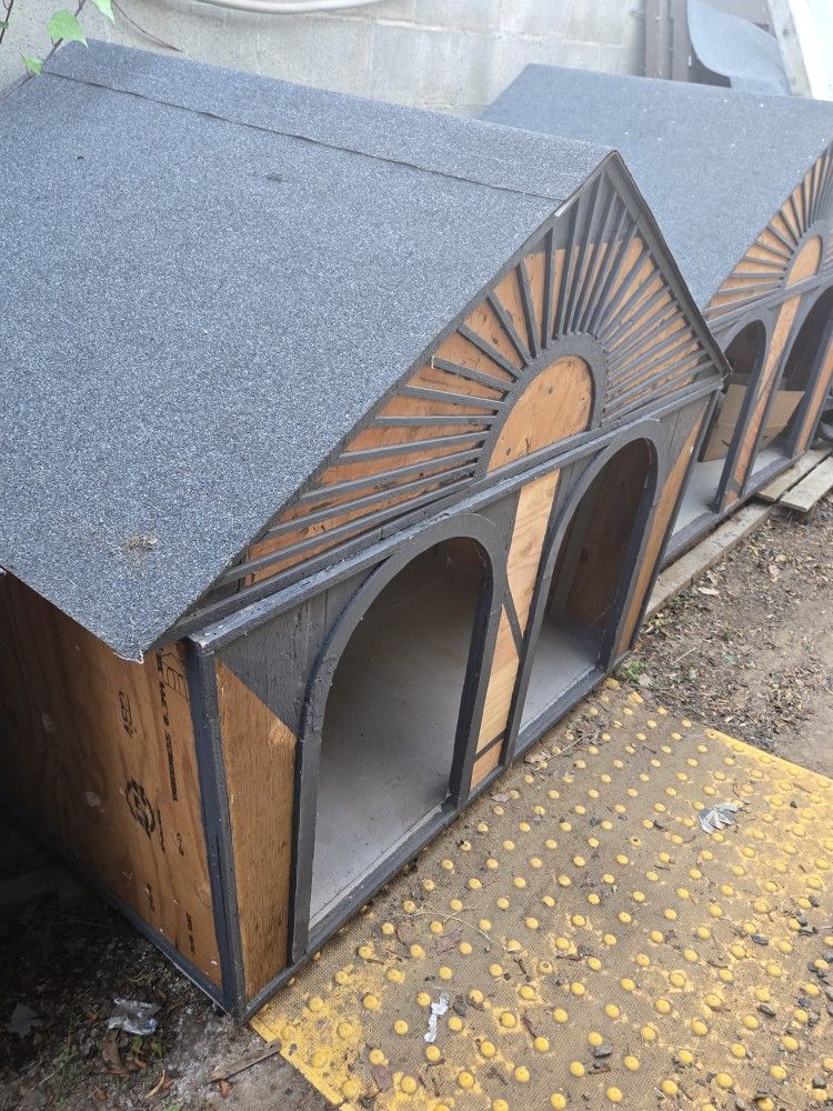 XL Dog House (Ready)(in Corona)