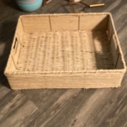 Serving tray basket