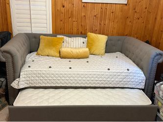 Twin size day bed