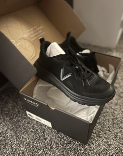 Vionic walk Max Shoes Woman's Size 9M