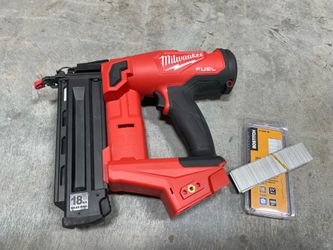 Milwaukee M18 Brad Nailer