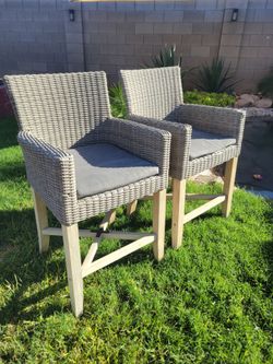 Outdoor wicker bar height chairs