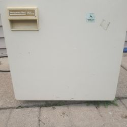 compact refrigerator 