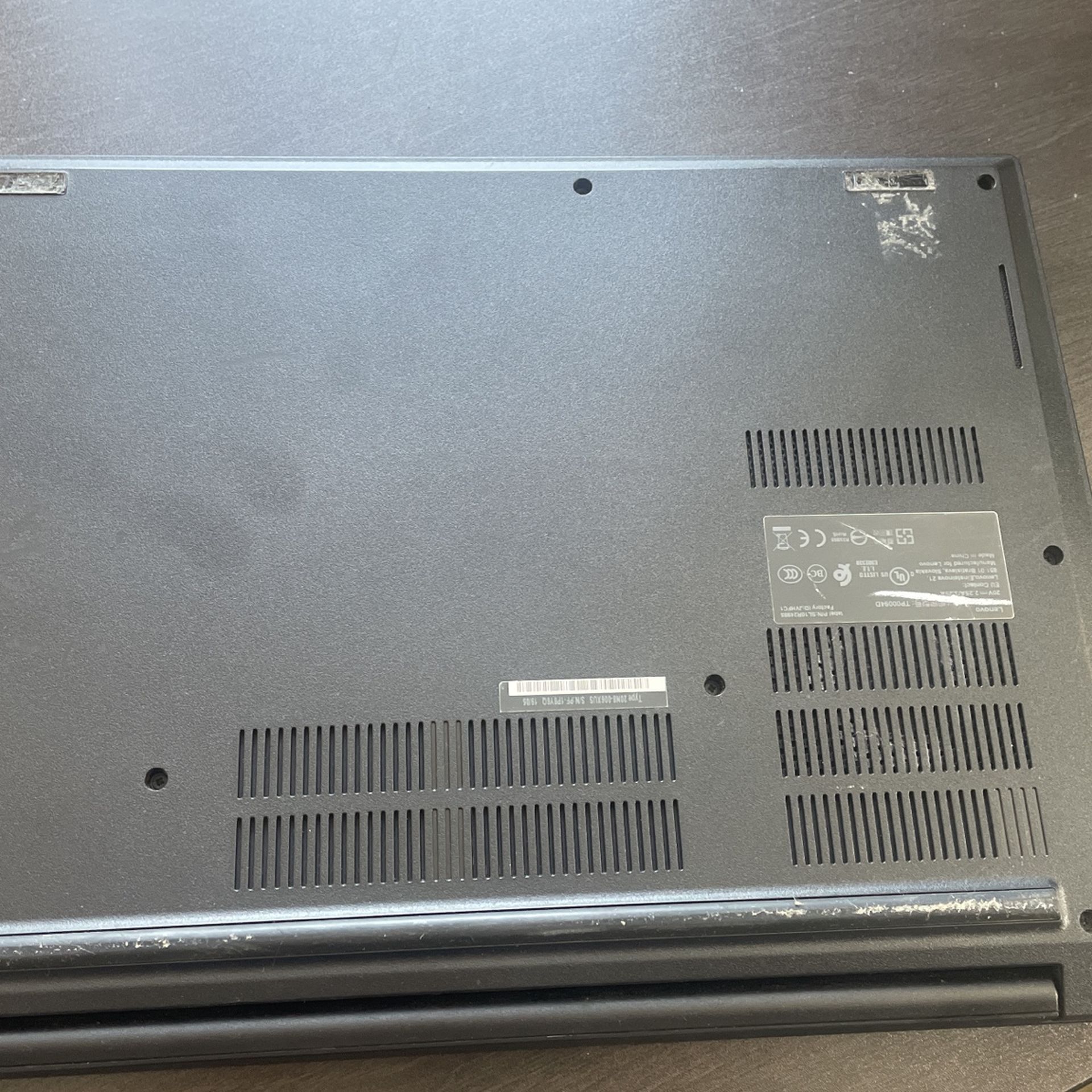 Lenovo Thinkpad E490 (free wireless mouse)