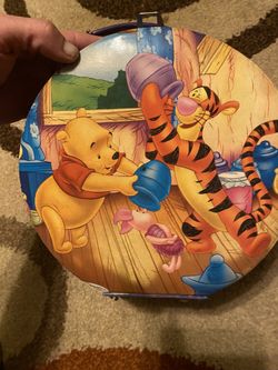 Pooh Keepsake Box. Like New.