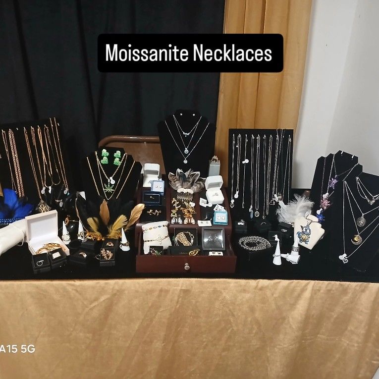 Beautiful Moissanite's Jewelry