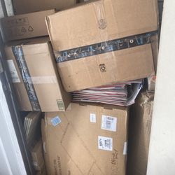 Storage Full Of Amazon Returns Ítem 