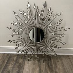 Wall Decor Mirror 35”D In Good Condition $30 Firm On Price