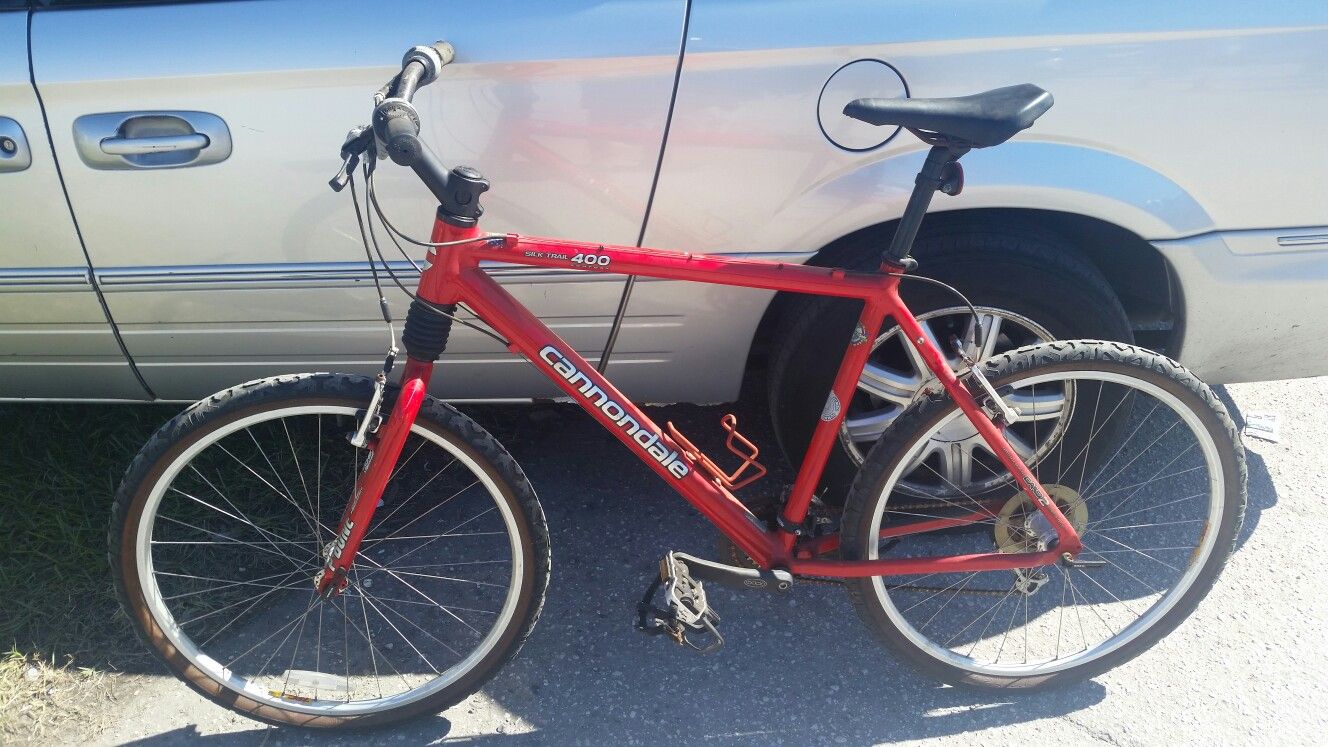 21in Cannondale silk Trail 400 Comfort bicycle bike a little rusty needs tube or air