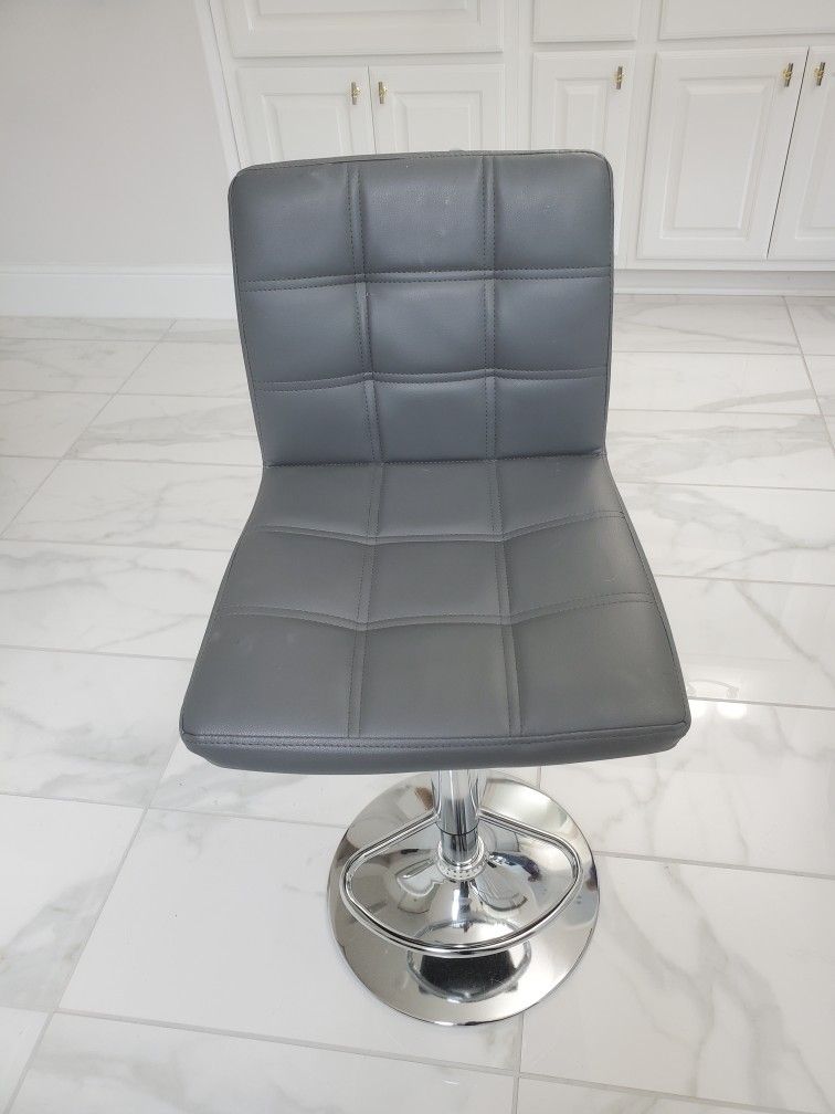 Adjustable Vanity Stool. Bar Stool